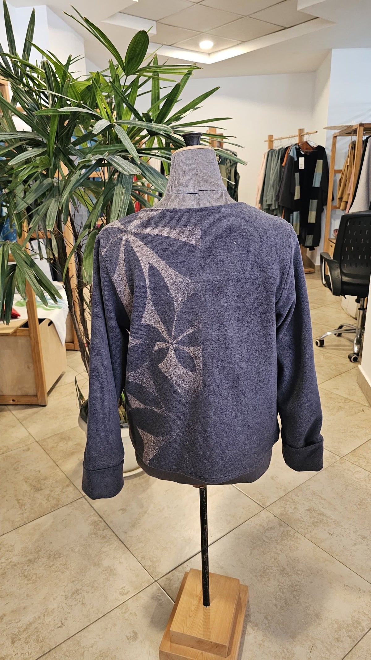 Bashera Tree Jacket – navy, back with leaf print and turn-up cuffs – view 4
