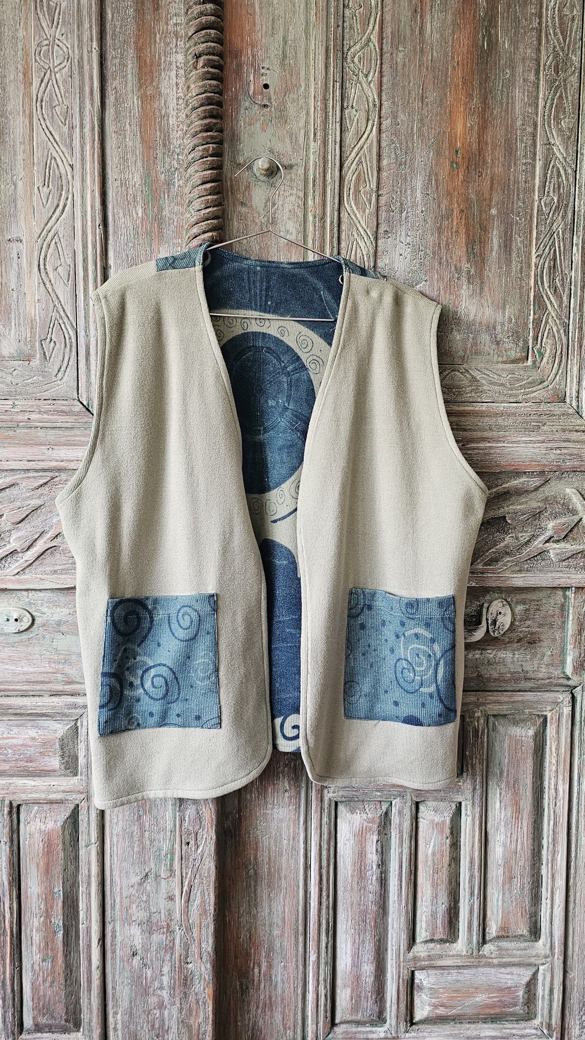 Inside Out Vest – sand knit front with cyano spiral pockets – view 5